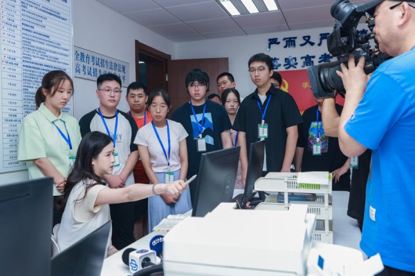 配资股服务 怎样奔赴理想中的大学？10位考生零距离接触上海高招录取“CPU”